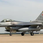 Ile zarabia pilot wojskowy F-16?